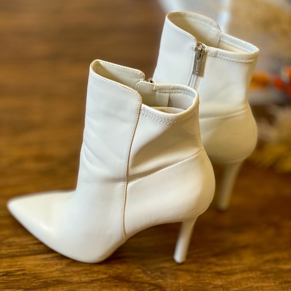 Jessica Simpson heeled ankle boots. Size 10 woman’s 40. Off white color